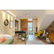 Neon Melody - Playful 2 bedroom by London Bridge