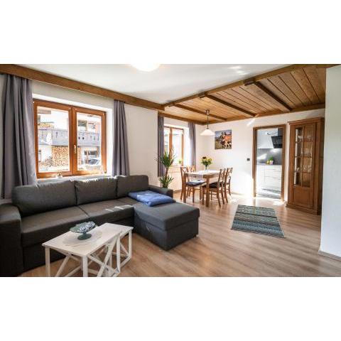 Neu! Sonnige Terrassen-Ferienwohnung in den Bergen