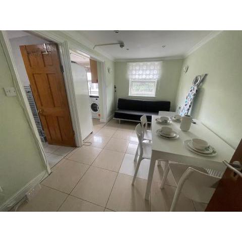 *NEW* 3 BR House - Close to Emirates Stadium!