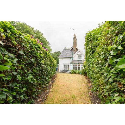 NEW Cosy 2 Bedroom Detached House West Finchley