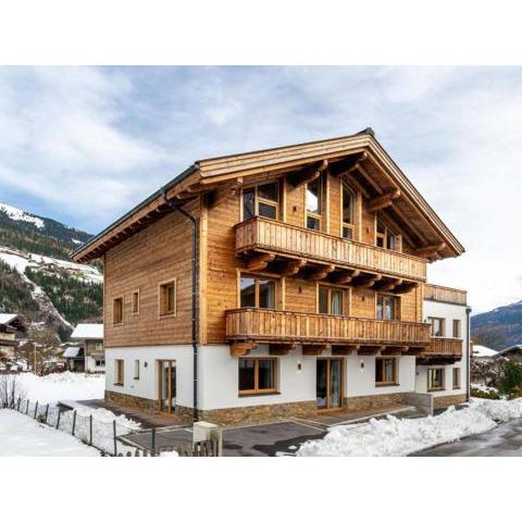 New detached luxury chalet within walking distance of the slopes and the center