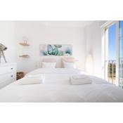 Newly renovated apt w amazing panoramic sea views!