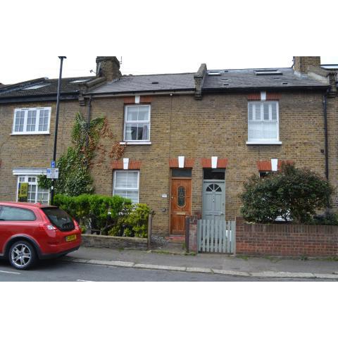 Nice 3 Bedroom House Ealing