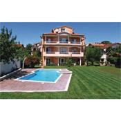 Nice apartment in Novigrad with 2 Bedrooms, Internet and Outdoor swimming pool