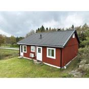 Nice cottage by lakes and forest, near Boras