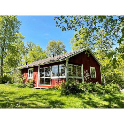 Nice cottage outside Lönashult near lake Övden