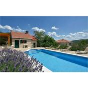 Nice home in Muc w/ Outdoor swimming pool and 4 Bedrooms