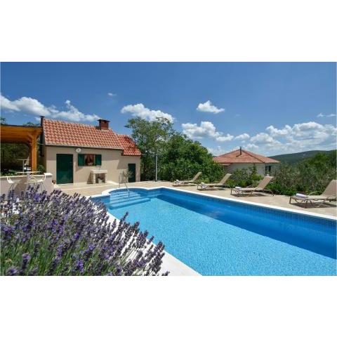 Nice home in Muc w/ Outdoor swimming pool and 4 Bedrooms