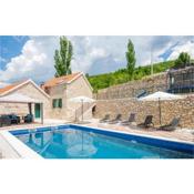 Nice home in Ricice w/ Outdoor swimming pool, WiFi and 4 Bedrooms
