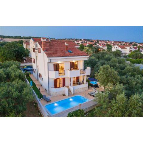 Nice home in Sv,Filip i Jakov with 5 Bedrooms, Jacuzzi and Outdoor swimming pool