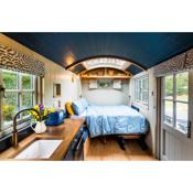 Nutkins Luxury Shepherd Hut with hot tub close to Lyme Regis