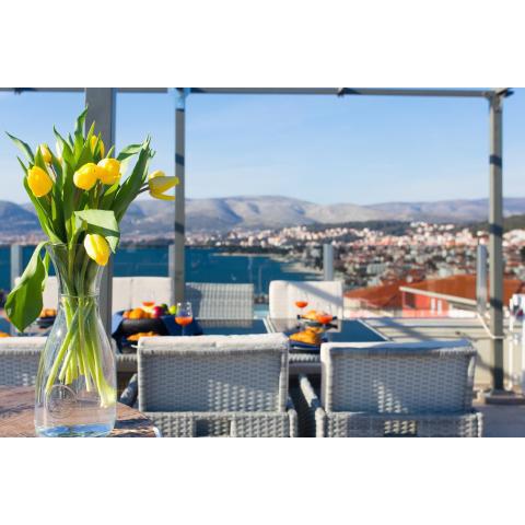 Oceanview Deluxe penthouse apartment with 89m2 living space & 90m2 roof terrace