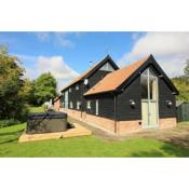 Old Oak Barn - Beautiful barn conversion with wonderful Jacuzzi hot tub