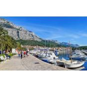 Old town Makarska apartments - central square