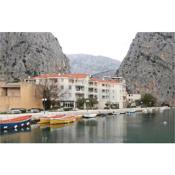 One-Bedroom Apartment Omis 07
