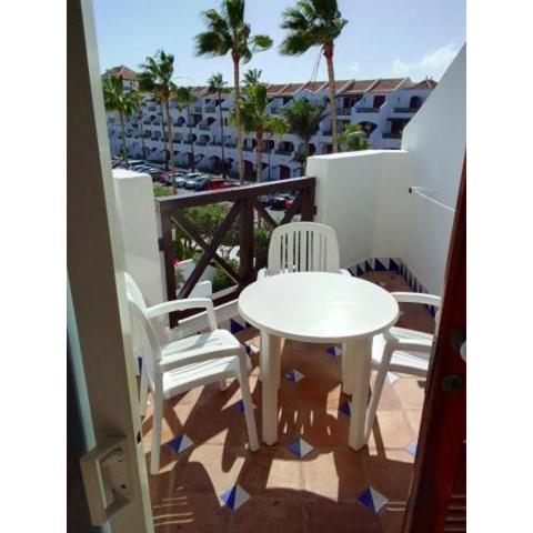 One bedroom appartement at Playa de la Americas 500 m away from the beach with sea view shared pool and furnished balcony