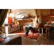 Orchard Cottage cosy rustic comfort just across the fields to a great Pub