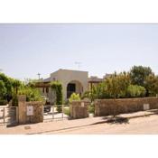 Otranto: independent villa in an elegant residential area, 550m from the sea