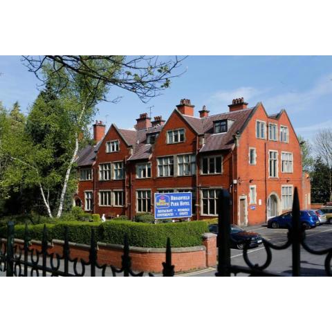 OYO Broadfield Park Hotel