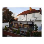 Oyo Swan Inn, Heathrow Airport