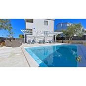 Pakostane - VRGADA -appartement 50 m2 avec piscine