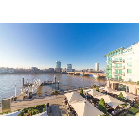 Panoramic Riverside Facing - 2 Bed - 2 Bath - 2 Balconies - in London Nine Elms