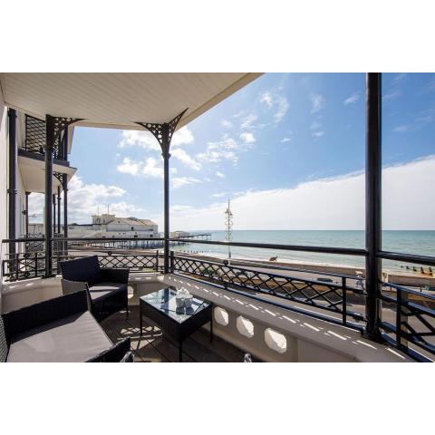 Panoramic sea views in beachfront apt w balcony