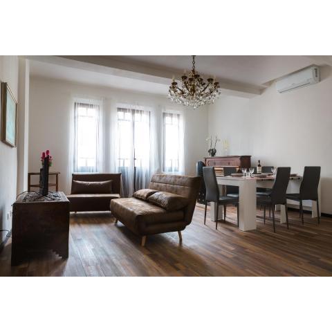 Parco Ducale Elegant Apartment con Balcone