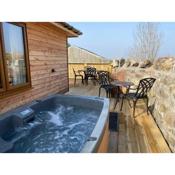 Partridge Lodge with Hot Tub