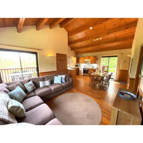 Pass the Keys Beautiful 3BR Lodge - Stunning Beach and Golf Location