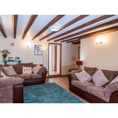 Pass the Keys Cosy 2 bed Cottage with outdoor seating area