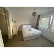 Pass the Keys Lovely 2Bedroom flat with balcony