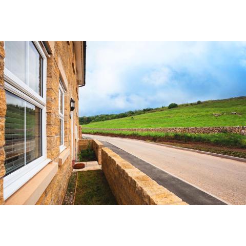 Peak District New Modern Cottage in Buxton