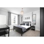 PenthouseStays Notting Hill - Chic 2 Bedroom Apartment w/ King Beds - near Portobello Road & Kensington High Street