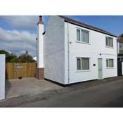 Pet Friendly Beautiful Detached Cottage close to Spurn Point, Easington and Withersea