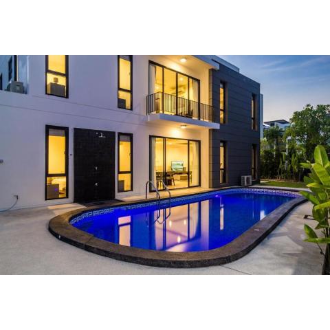 Phuket villa in Laguna Park