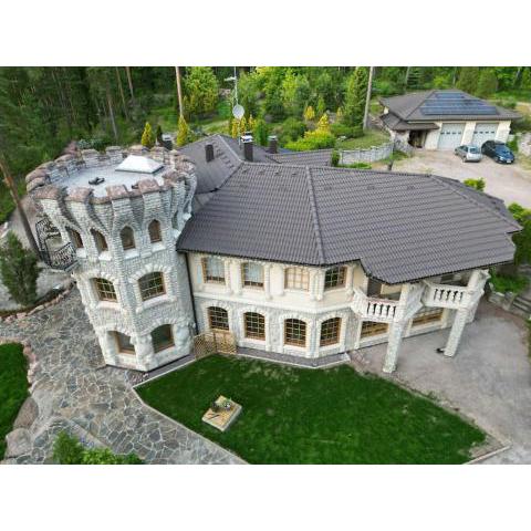 Pinecrest Villa - Castle style living on seaside