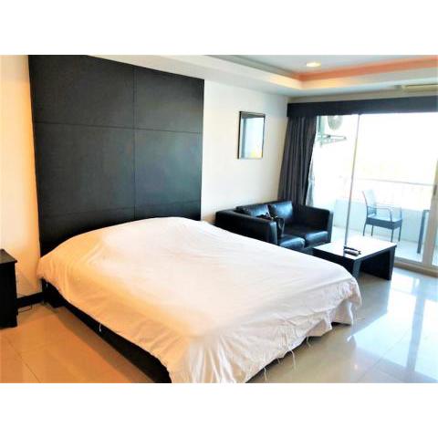 Platinum Suites studio condo Jomtien