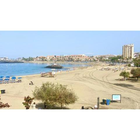 Playa de los cristianos con piscina