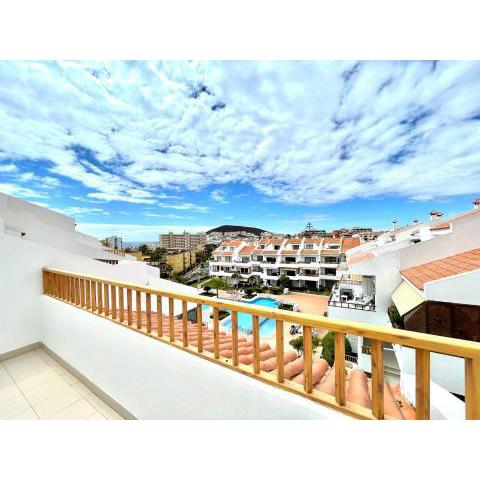 Pool view apartment with Wifi, terrace, kitchen at 600m Los Cristianos Beach