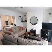 Port Side Brixham - Ideal seaside getaway - parking - wood-burner - dog friendly