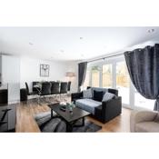 Preston Mews - Parking, Sleeps 8!