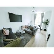 Prime London Living 2-Bedroom Beauty!