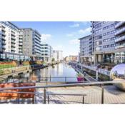 PRIMEDOORSTEP Deluxe City Apt, Riverside Canal View&Free Parking