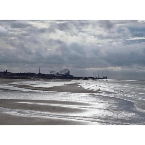 Private 1 BR Flat in Blackpool