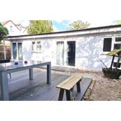 Private Detached Cabin in London with nice Garden BBQ