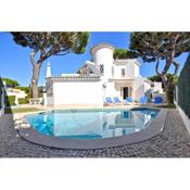 Private pool villa walking distance to the centre