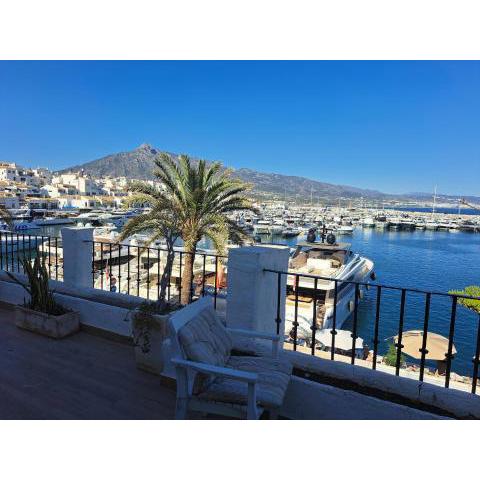 Private suites in huge penthouse 1st line Puerto Banus, incredible views, jacuzzis