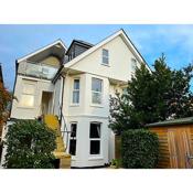 Private Two Bedroom Residence in Southbourne - Private Parking - Off the High Street - Minutes Away from the Beach