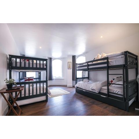 Quaint and Spacious Piccadilly Sleep 6 VRD